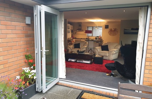 Spreydon Maison | Contemporain, Très bien situé, Calme. Ensoleillé.