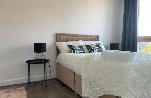 Dagenham Maison | Contemporary Haven: 4-Bed House in Dagenham
