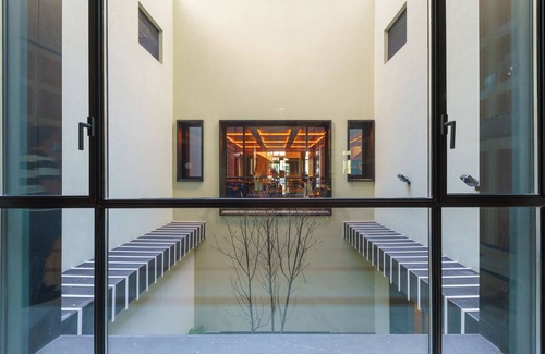 Centro / Baixa Hôtel | Contemporary Hideaway In the Heart of Porto City! Room with Aliados Views! Pool!