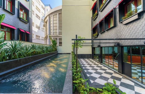 Centro / Baixa Hôtel | Contemporary Hideaway In the Heart of Porto City! Room with Aliados Views! Pool!