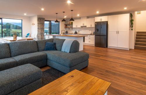Kaikoura Maison | Contemporary Home with Ocean and Mountain Views