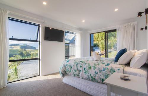 Kaikoura Maison | Contemporary Home with Ocean and Mountain Views