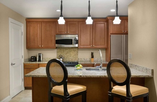 Central West End Appartement | Contemporary Hotel in Central West End district! Pets Are Welcome! Parking, Pool
