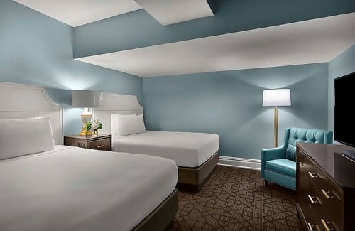 Central West End Hôtel | Contemporary Hotel in Central West End district! 2 Convenient Spaces Parking!