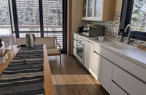 Graniteville Maison | Contemporary house on 8 acres of wild flowers, trees and trails; pet friendly
