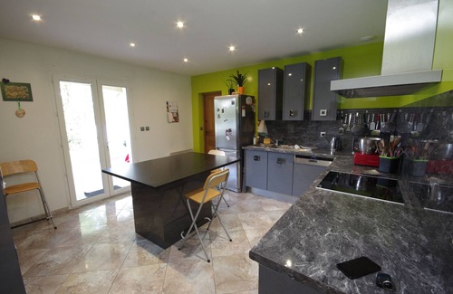 Grenade-sur-Garonne Maison | Contemporary house with heated swimming pool on the edge of a private lake ... paradise