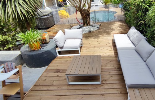 Bruges Maison | Contemporary house with swimming pool located 15 minutes from the city center of Bordeaux