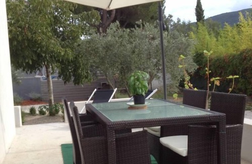 Maubec Maison | Maison contemporaine avec piscine sans vis à vis en Luberon