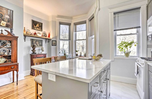 McGinley Square Maison | Contemporary Jersey City Abode ~ 5 Mi to NYC!