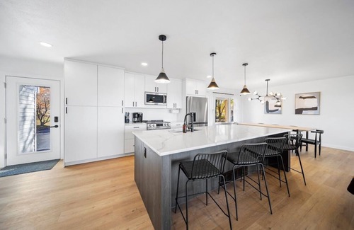 Willoughby Maison | Modern Lakefront Home with Sunrise & Sunset Views
