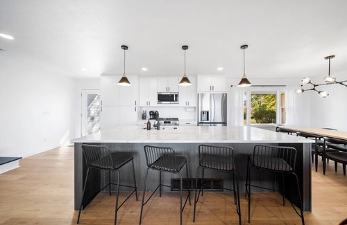 Willoughby Maison | Modern Lakefront Home with Sunrise & Sunset Views