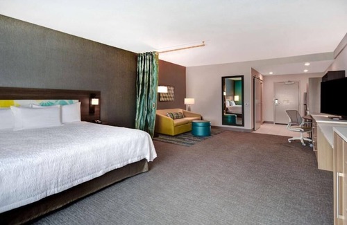 Downtown Tucson Hôtel | Contemporary Living! Onsite Parking, Pool, Short Drive to Arizona Desert Museum!