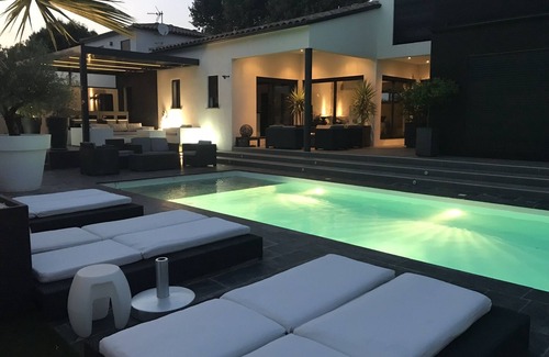 Saint-Series Villa | Villa de luxe contemporaine avec piscine privée