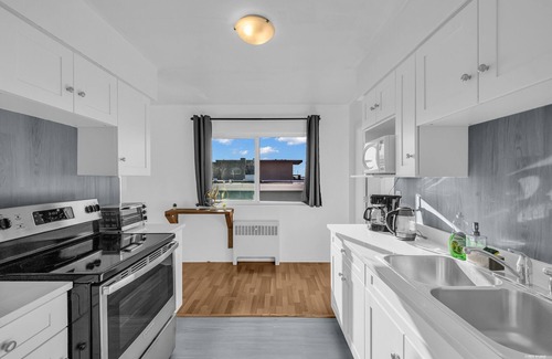 Marpole Appartement | Contemporary one-bed condo conveniently located near YVR & downtown Vancouver.