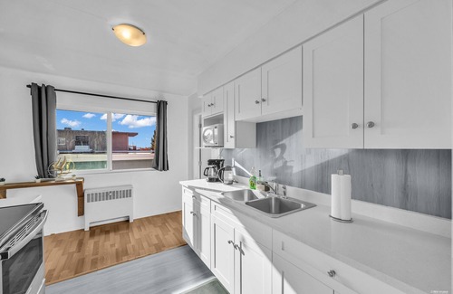 Marpole Appartement | Contemporary one-bed condo conveniently located near YVR & downtown Vancouver.