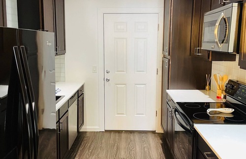 Central Oklahoma City Appartement | Contemporary Remodeled 6 Bed 4 Bath Apartment
