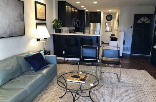 Corona Heights Appartement | Maison contemporaine, intelligente et sécurisée avec vue sur la ville