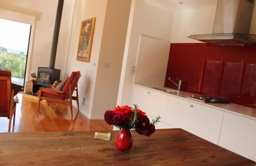 Croobyar Maison | Retraite de luxe contemporaine et élégante avec design solaire passif + poêle à bois