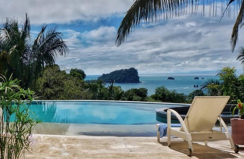 Manuel Antonio Maison | Villa moderne tropicale. Parfait pour les groupes et les événements. Propre gymnase et cinéma.