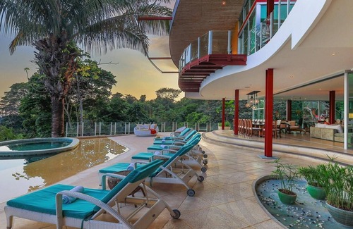 Manuel Antonio Maison | Villa moderne tropicale. Parfait pour les groupes et les événements. Propre gymnase et cinéma.