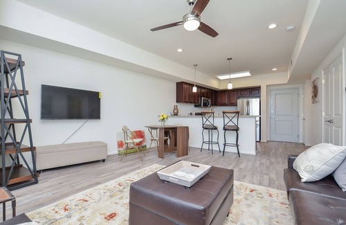 Katy Copropriété | Contemporary Urban Living in Gated Complex |2Q