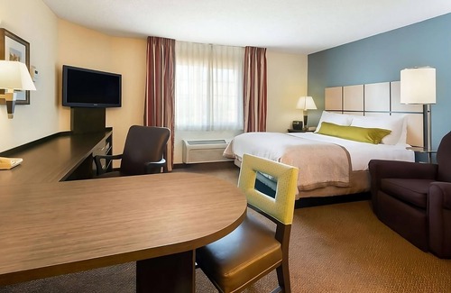 Somerset Hôtel | Contemporary Suite w/ Private Kitchen and Free Parking! Near Rutgers University