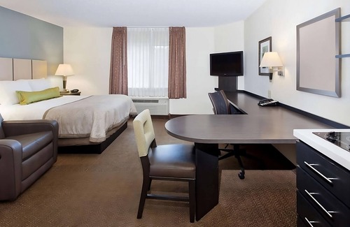 Somerset Hôtel | Contemporary Suite w/ Private Kitchen and Free Parking! Near Rutgers University