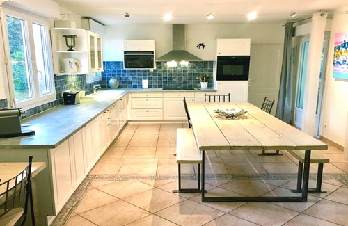 Sussargues Villa | VILLADANSLESUD au milieu des Bois avec Piscine Jardin-Exotique Tennis Billard