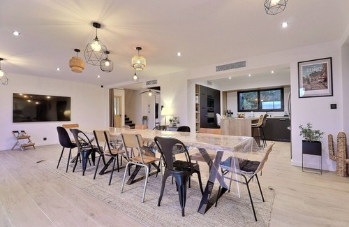 Laille Villa | Villa contemporaine 5* - 14p - Piscine intérieure & Cinéma - Rennes