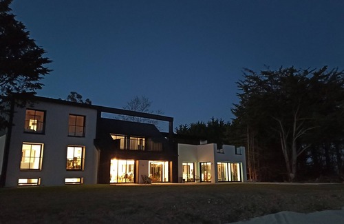 Laille Villa | Villa contemporaine 5* - 14p - Piscine intérieure & Cinéma - Rennes