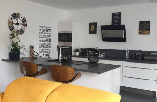 Quartier d'Orbigny Maison | Contemporary with swimming pool near the beach