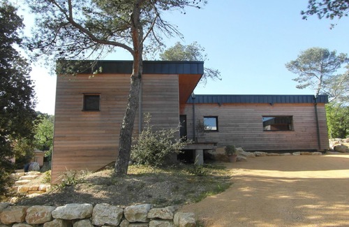 Carsan Villa | Maison contemporaine en bois avec piscine chauffée sur grand terrain au calme.