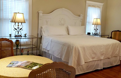 Milton Maison | Contessa Suite, Bed and Breakfast, No added fees or cleaning charges.