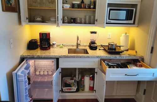 Milton Maison | Contessa Suite, Bed and Breakfast, No added fees or cleaning charges.
