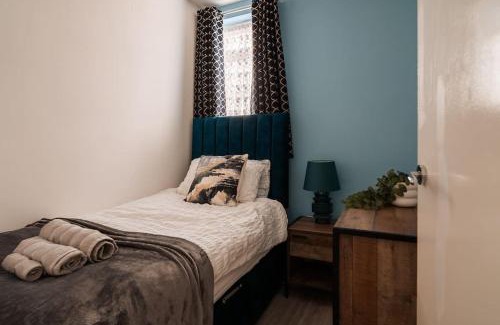 Enfield Highway Maison | Contractor-Friendly 3-Bed, Games Room, Pool Table!