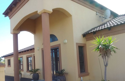 Bloubergstrand Maison | Contractors accommodation