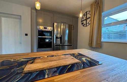 Swindon Maison | Contractors Long Stay Discounts Free Parking