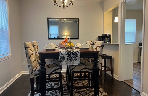 St. Louis Maison | Convenience 2 Bedroom House to Explore All of St Louis
