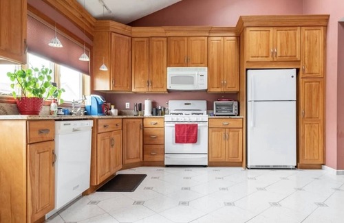 Revere Maison | Convenience at Conant! Home Away From Home For 5-8 guests!