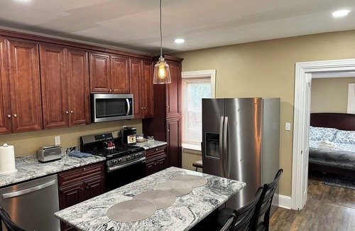 Bryn Mawr Appartement | Convenience & comfort awaits in this stylish 2-Bed/2-Bath in the heart of The Main Line.