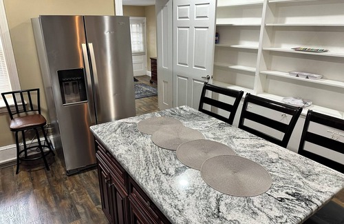 Bryn Mawr Appartement | Convenience & comfort awaits in this stylish 2-Bed/2-Bath in the heart of The Main Line.