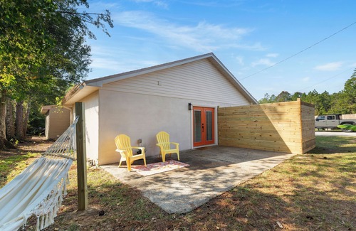 Pine Forest Appartement | Convenience in Central Pensacola, Pet Friendly!