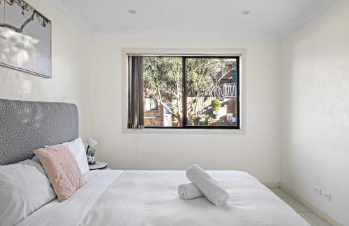 Liverpool Maison | Convenient 2BR Nest in Liverpool - Stay with Ease