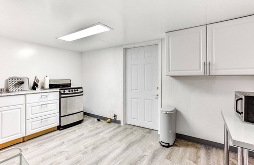 Northeast Yonkers Appartement | Convenient Apt: 2 Mi to Sprain Ridge Park!
