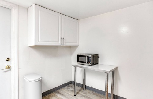 Northeast Yonkers Appartement | Convenient Apt: 2 Mi to Sprain Ridge Park!