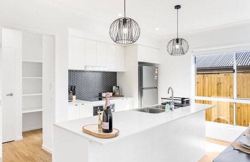 Greenbank Maison | Convenient Brandnew 4 Beds House, 5 mins to mall
