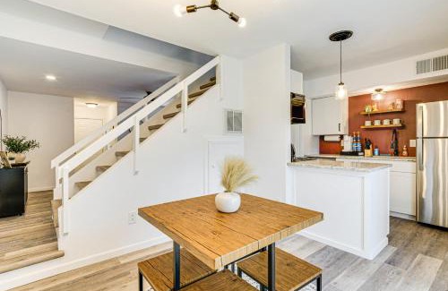 College Station Maison | Convenient Bryan Townhome with Patio Less Than 3 Mi to AandM!