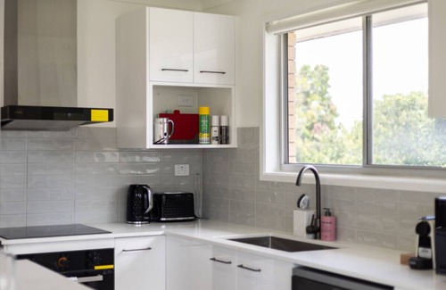 Robertson Maison | Convenient Comfort: 4BR near Malls and Transport!