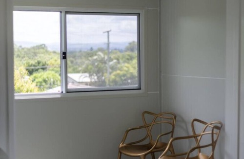 Robertson Maison | Convenient Comfort: 4BR near Malls and Transport!