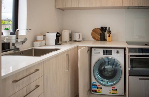 Trentham Maison | Convenient & Cozy 2BR Retreat - Oliver Place